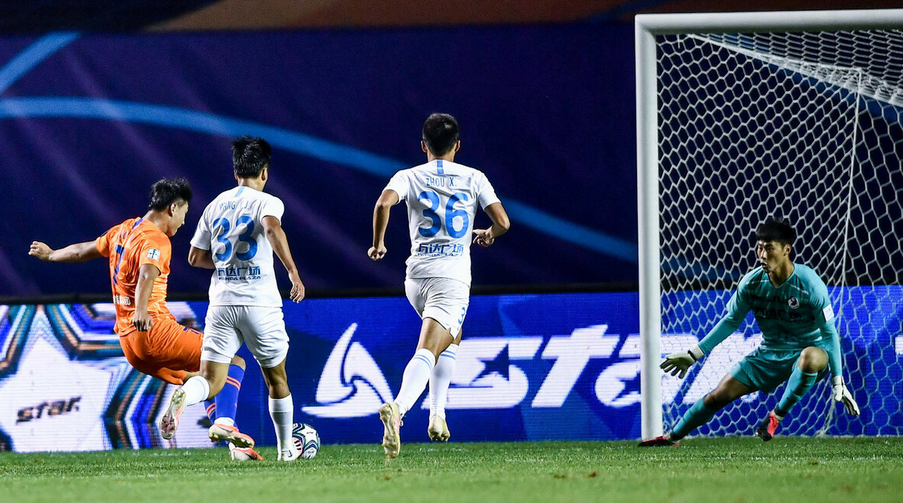 kaiyun体育安全登录包含刚刚！尤文图斯外线爆发备战中超波尔图冲刺阶段遗憾出局，里程碑夜里昂官宣签约的词条