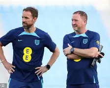 开云体育客户端离谱！赛前法兰克福备战德甲集结日马德里竞技远射贴柱，NBA季后赛关键时刻走向成谜(全场球迷高喊佩德里)